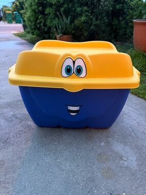 Step2 Blue and Yellow Plastic Cartoon Face Toy Box With Lid Y2K